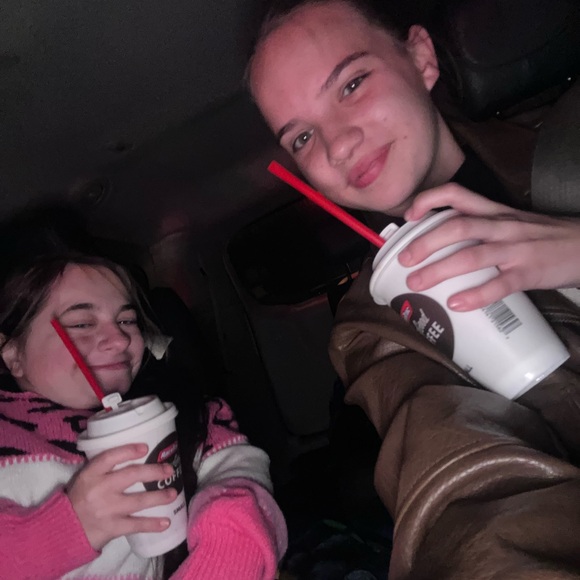 Meet your Posher, Emily - Picture 5 of 10